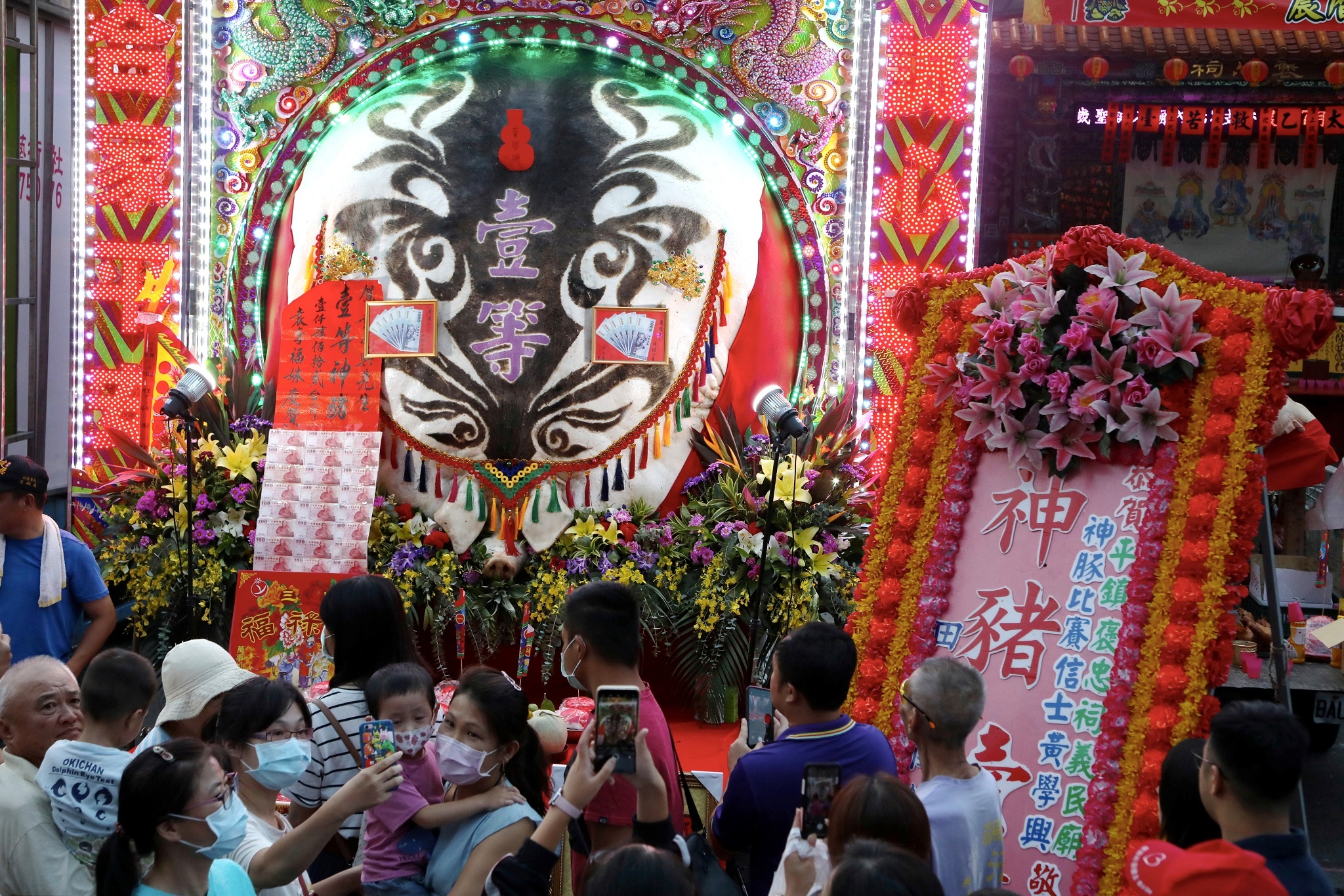 le hoi ruoc lon than gay tranh cai o dai loan anh 7