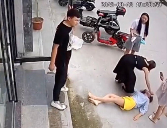 O Trung Quoc, chong vu phu nhung vo kho duoc ly hon hinh anh