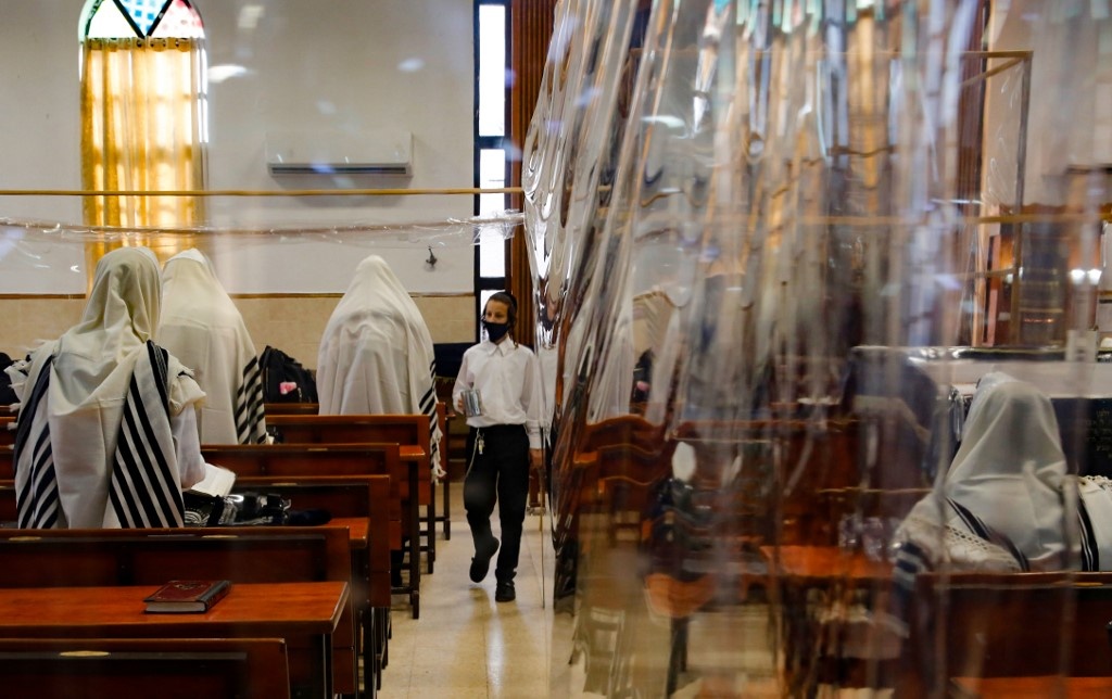 nguoi israel don nam moi cung lenh phong toa anh 12