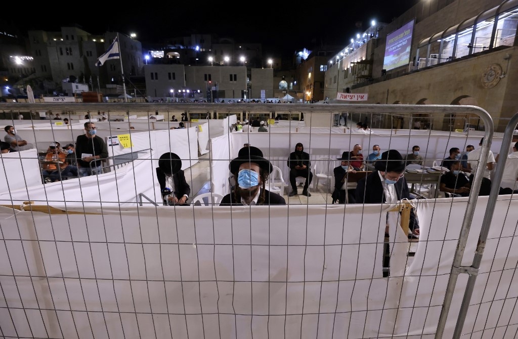 nguoi israel don nam moi cung lenh phong toa anh 4