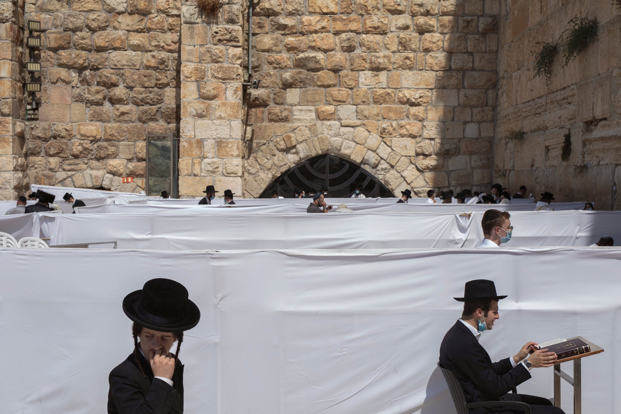 nguoi israel don nam moi cung lenh phong toa anh 1