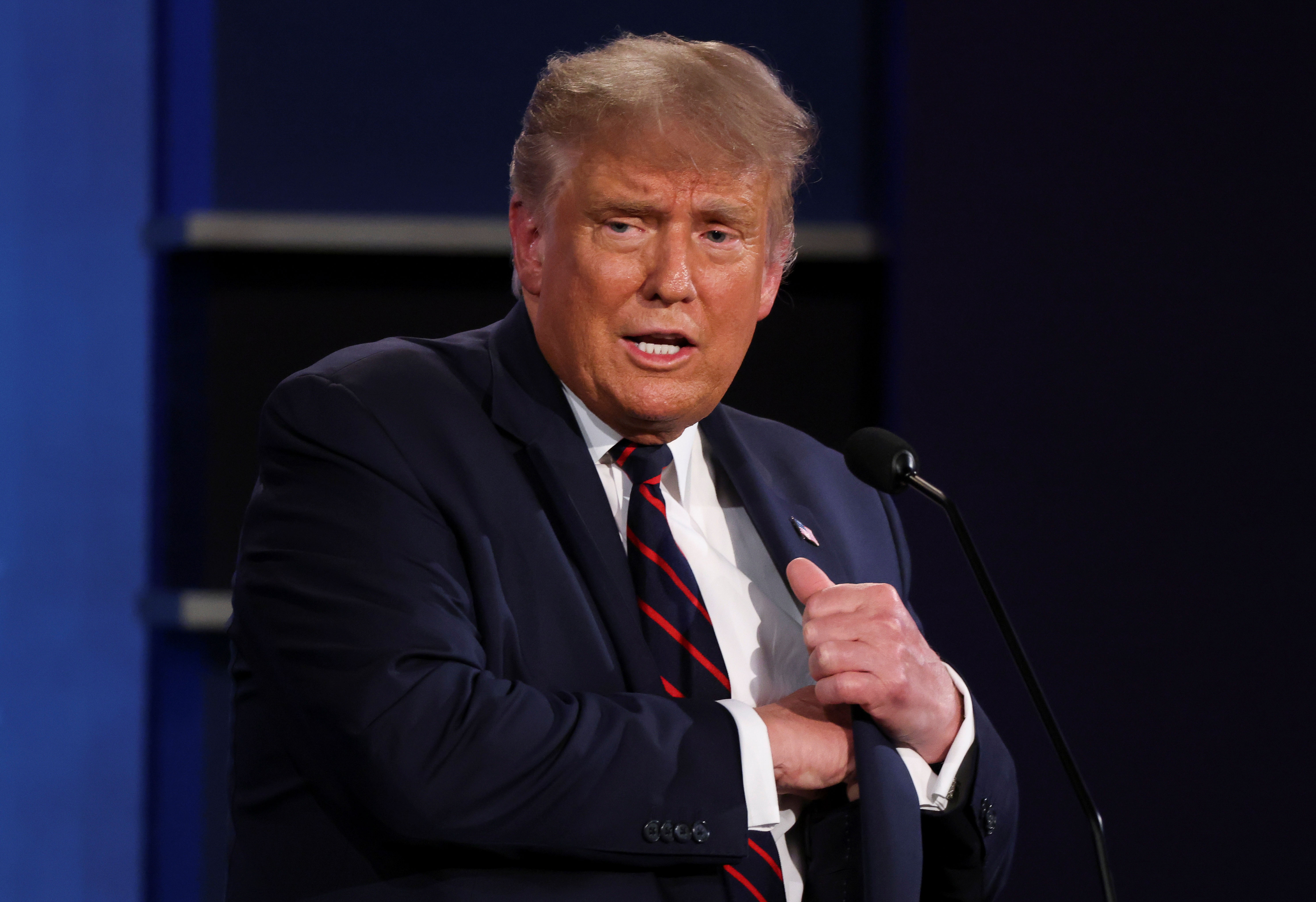 Ong Trump va Biden khong bat tay trong cuoc tranh luan dau tien hinh anh