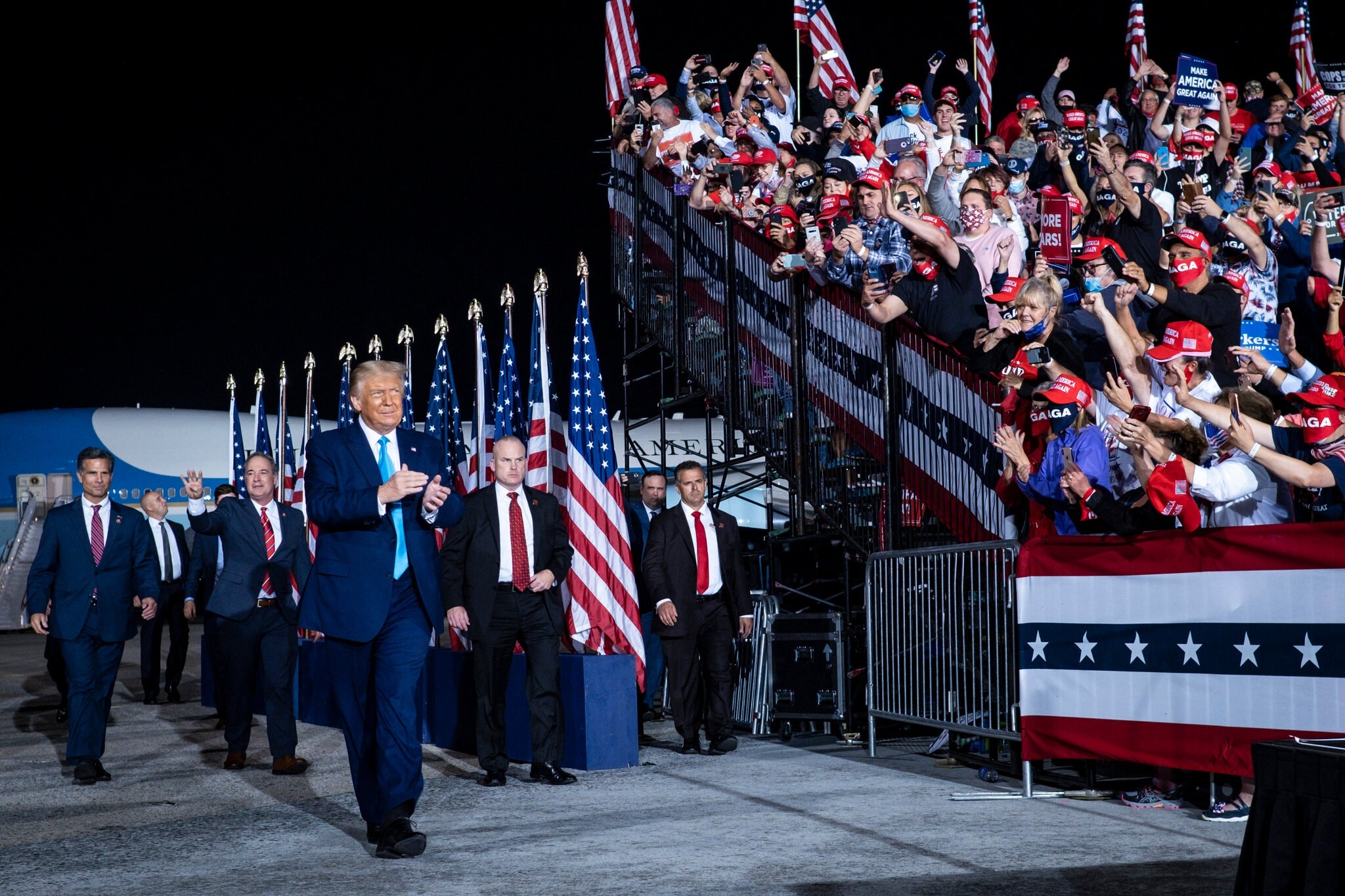 bat ngo thang 10 trong bau cu my anh 2