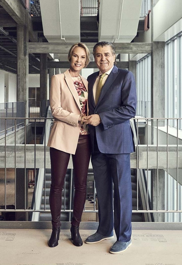 tỷ phú đứng sau biden ảnh 2 ty phu dung sau biden anh 2