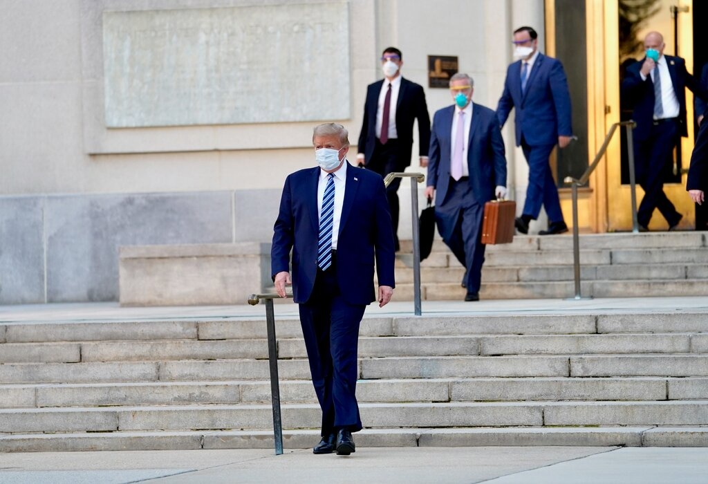 bac si hoai nghi tuyen bo ve suc khoe ong Trump anh 3