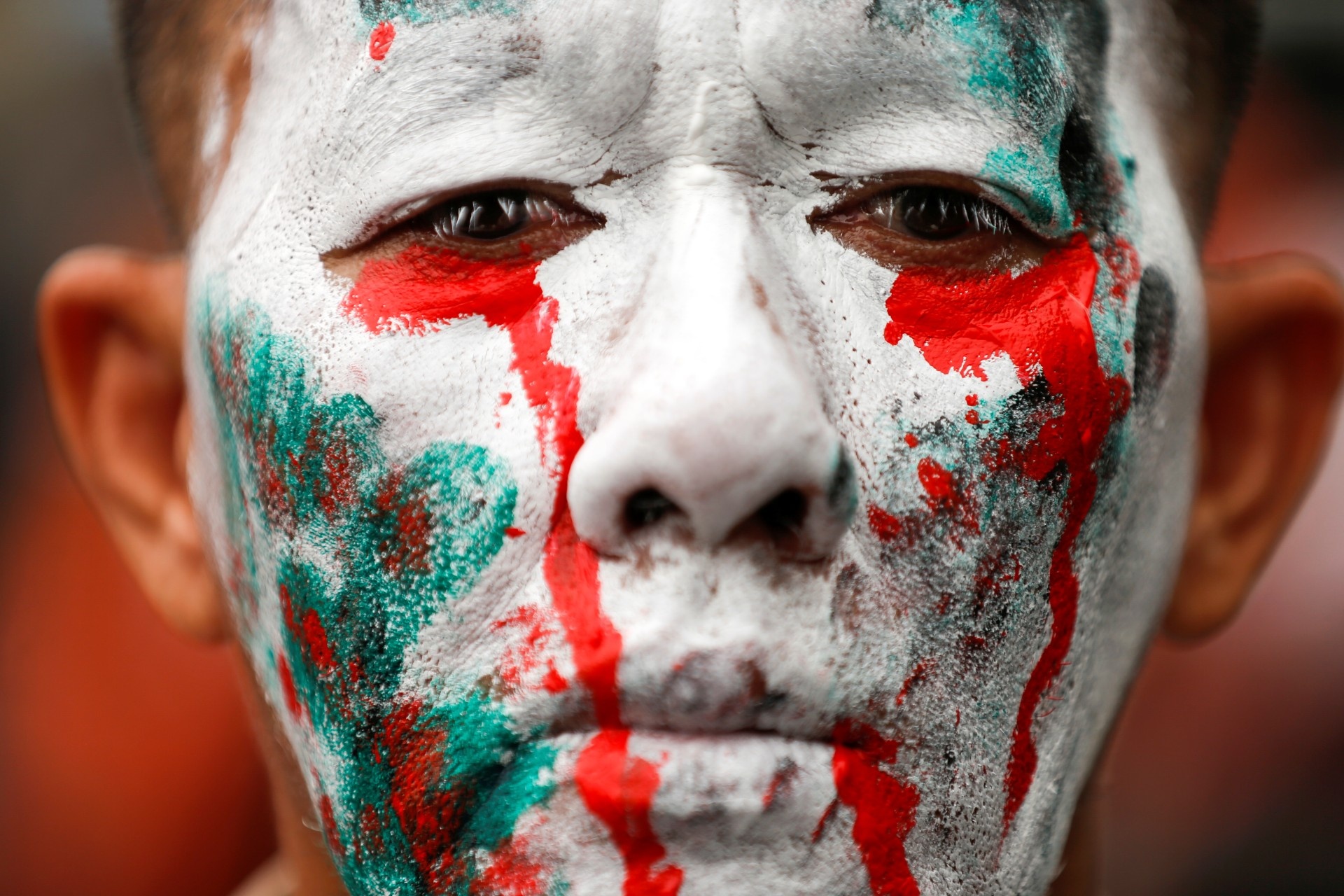 Thai Lan cam tu tap vi nguoi bieu tinh can tro doan xe hoang gia hinh anh