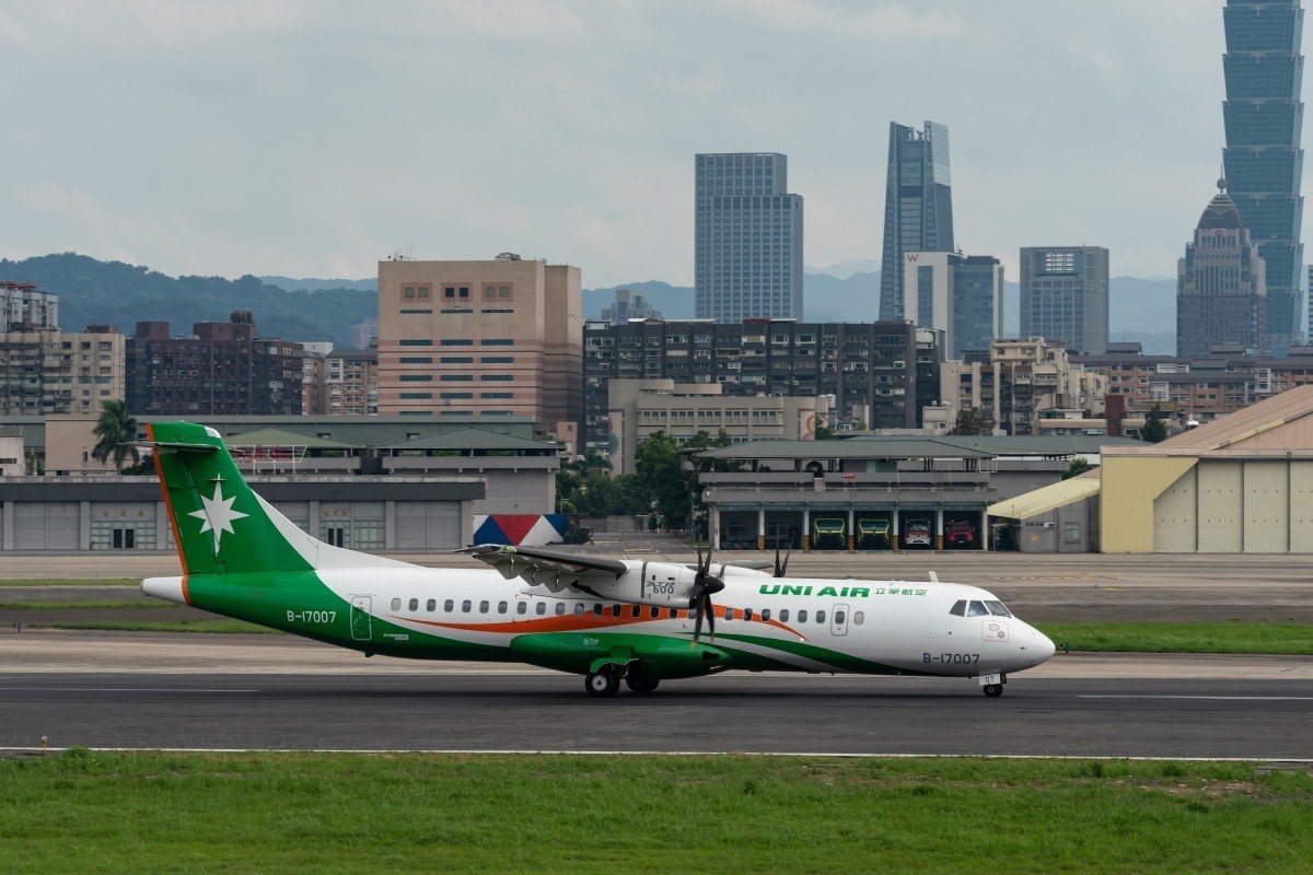 May bay Dai Loan phai quay dau vi Trung Quoc tap tran ten lua hinh anh