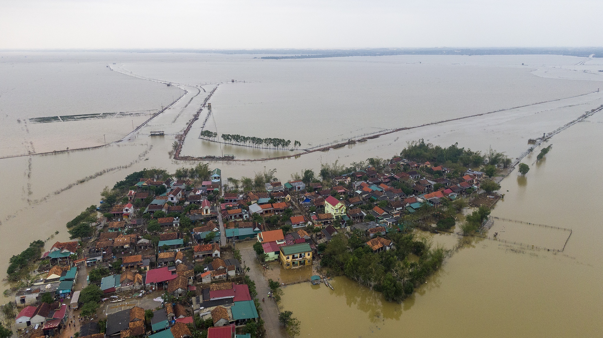 Lanh dao Campuchia, Mong Co, Han Quoc tham hoi ve lu lut mien Trung hinh anh