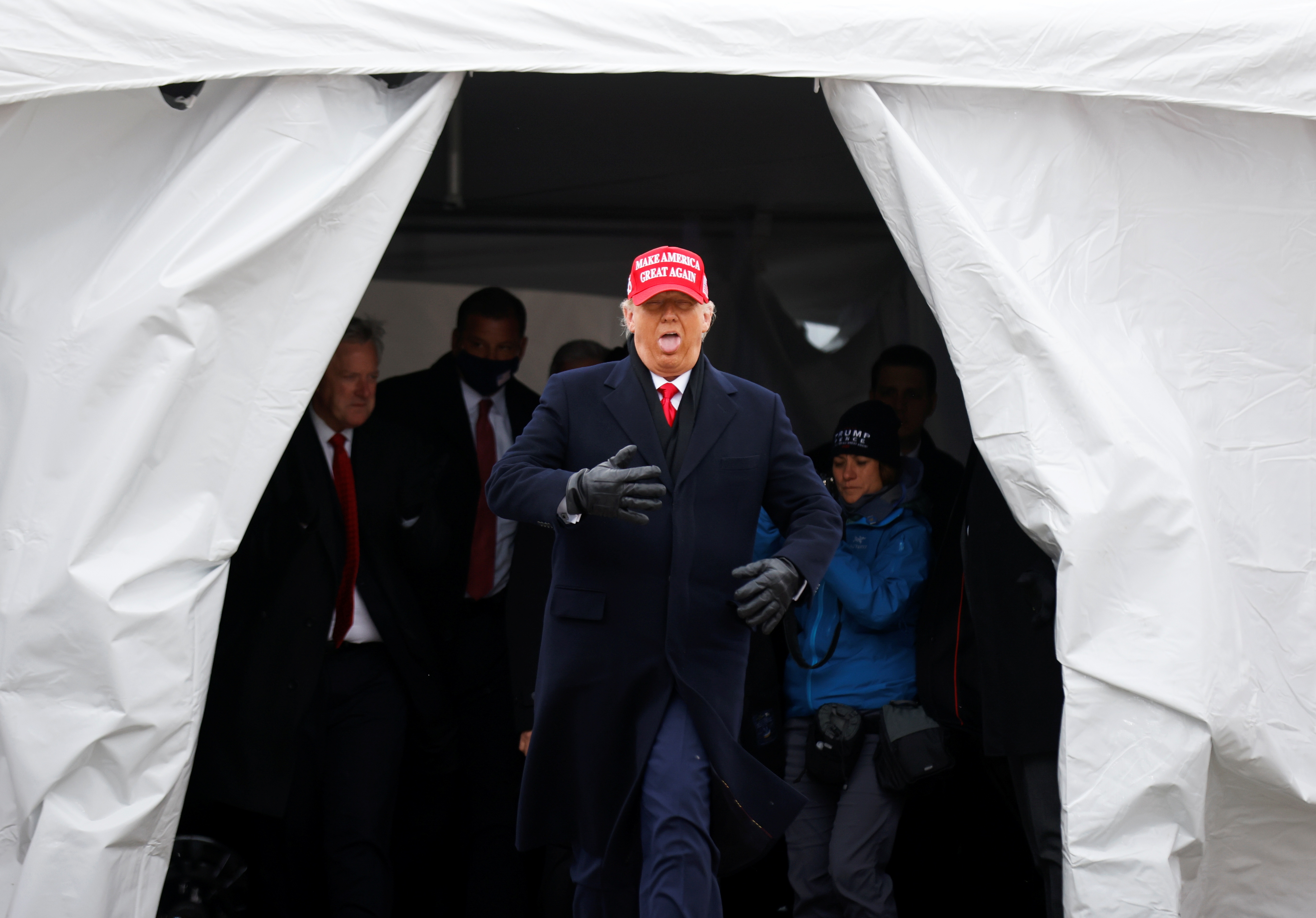 Mot ngay di 5 bang, ong Trump 'van dong marathon' truoc gio G hinh anh