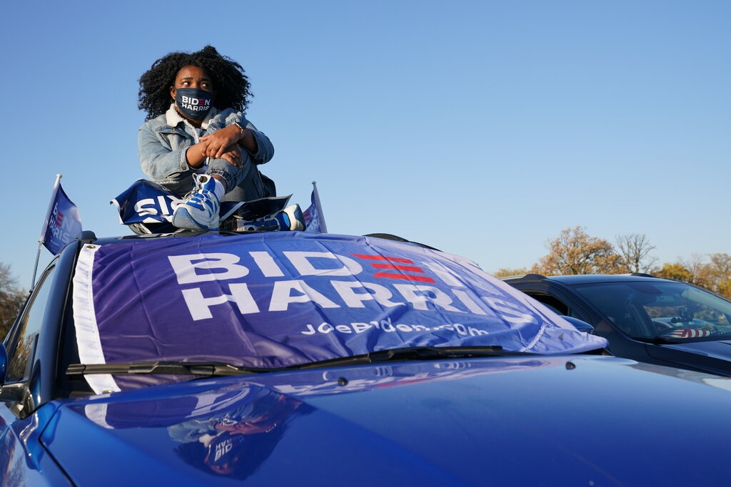 no luc xay buc tuong xanh cua biden anh 3