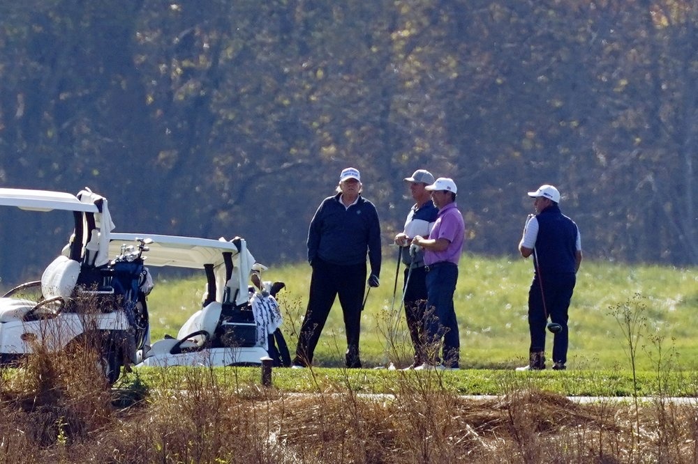 ong trump phai tro lai mat dat anh 2