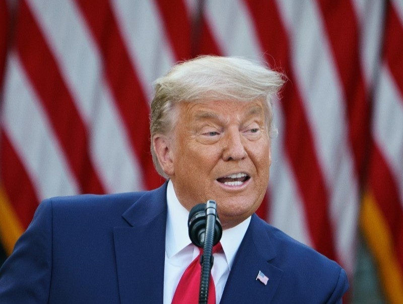 Mau toc cua ong Trump thanh tam diem chu y tren mang hinh anh