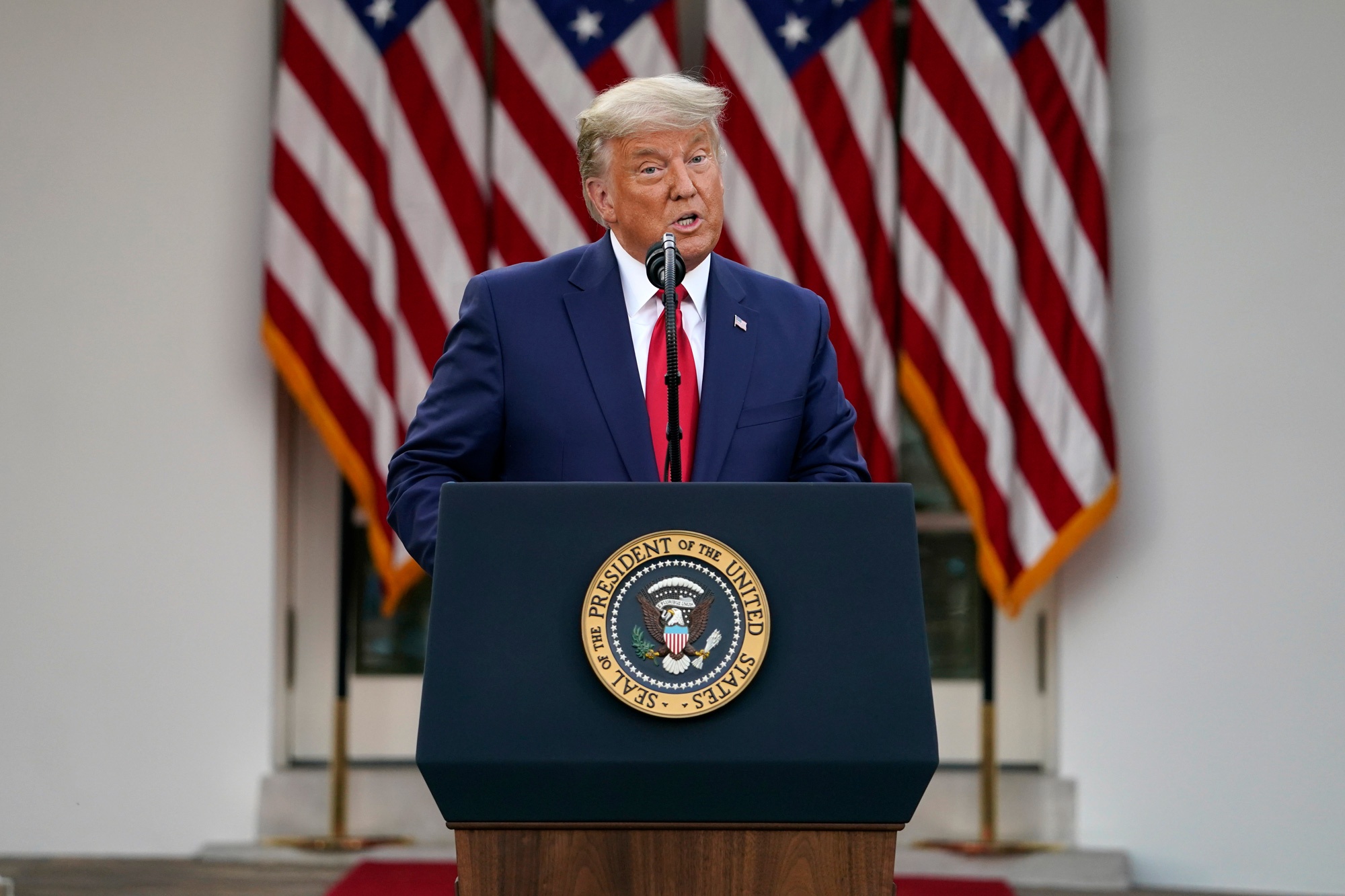 Ong Trump tuyen bo se khong cap vaccine cho New York hinh anh