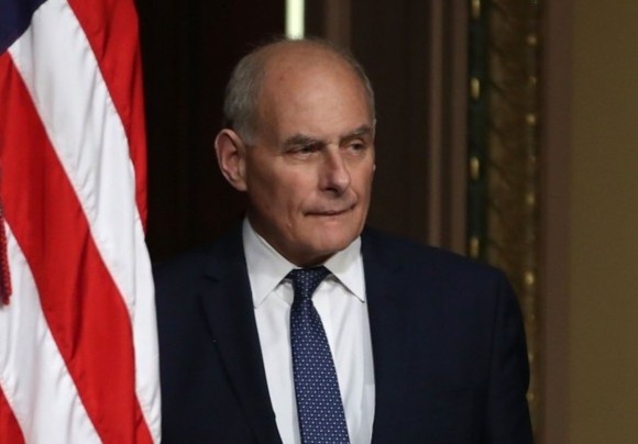 Cuu chanh van phong Nha Trang chi trich ong Trump tri hoan chuyen giao hinh anh