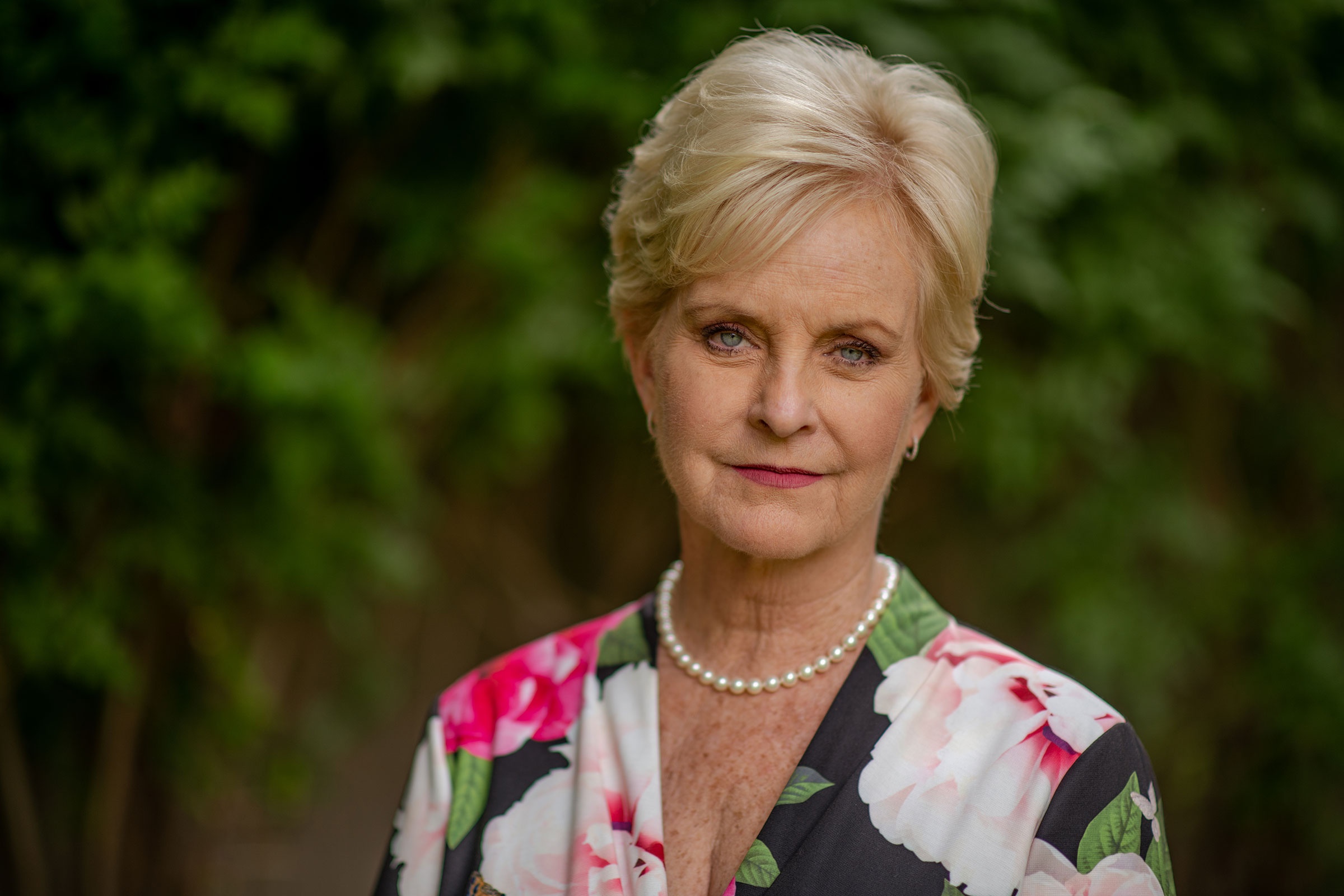 Ba McCain lan dau trai long sau 'cu soc bau cu' o Arizona hinh anh