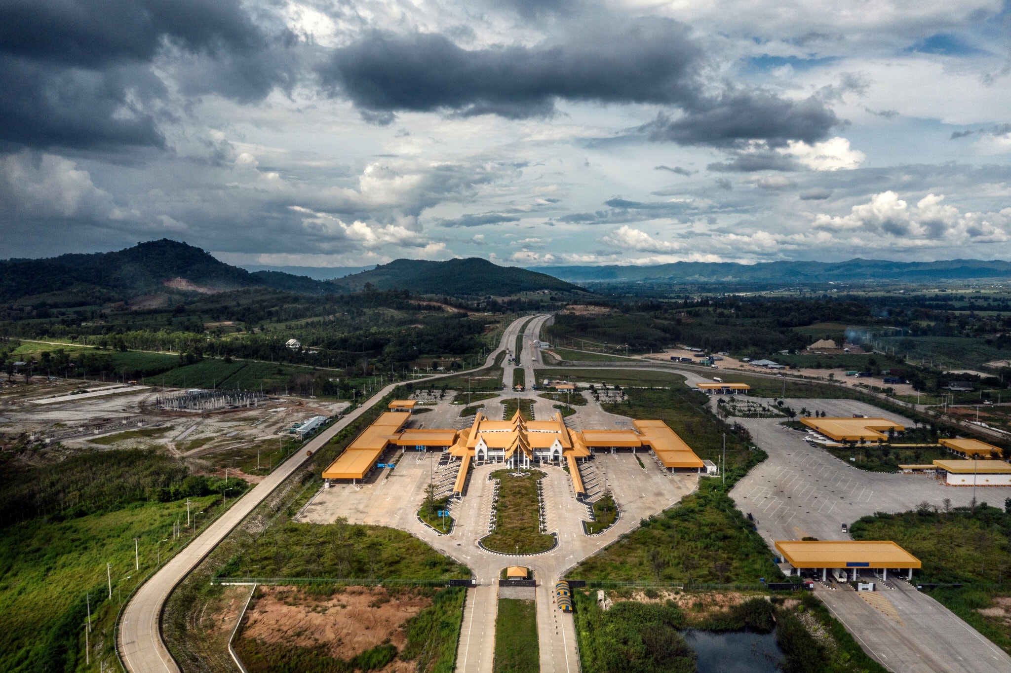 Vuot bien trai phep bung phat Covid-19 Dong Nam A anh 6