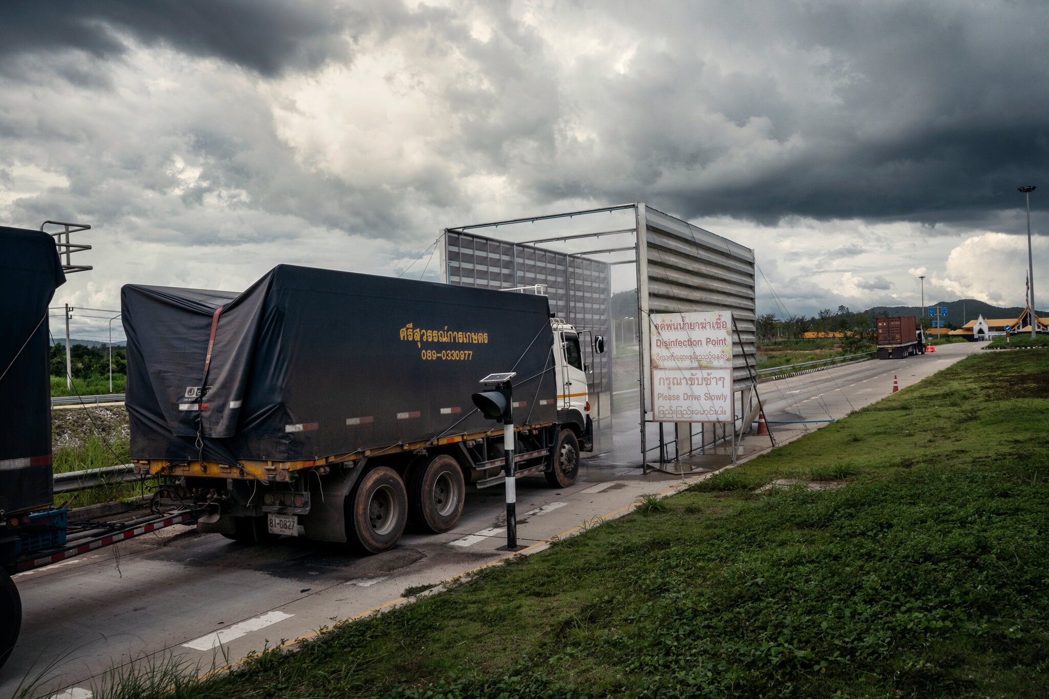 Vuot bien trai phep bung phat Covid-19 Dong Nam A anh 5