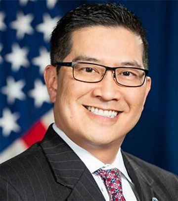 Lanh dao goc Viet cua ICE tu chuc anh 1