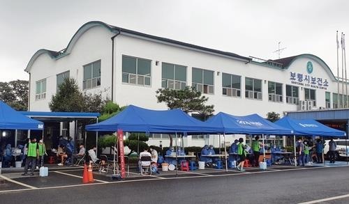 20 sinh vien Viet o Han Quoc mac Covid-19 hinh anh