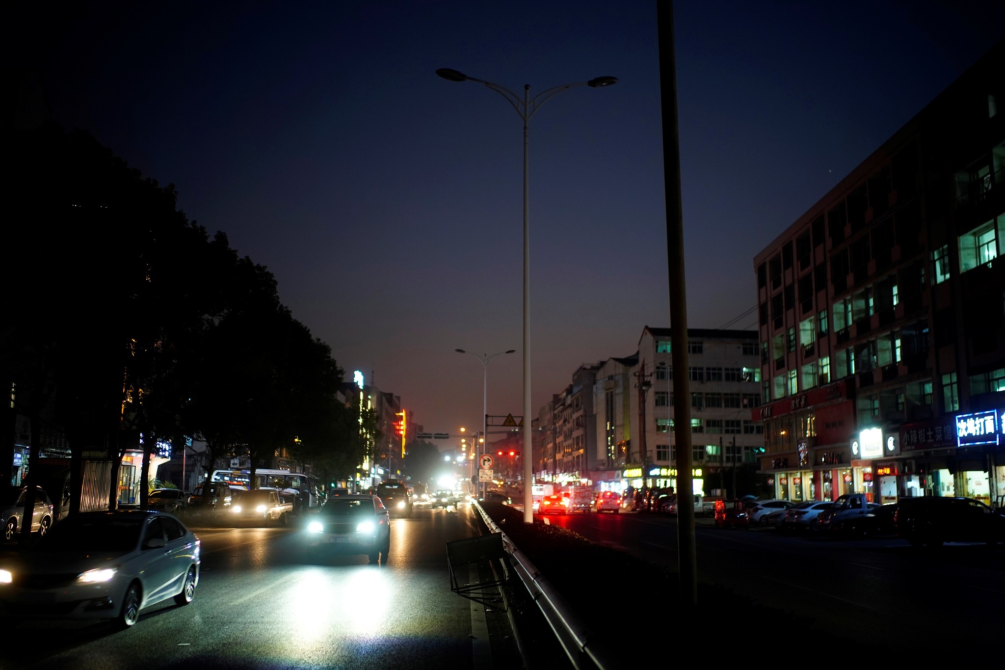 Dia phuong Trung Quoc tat den de dat muc tieu nang luong anh 3