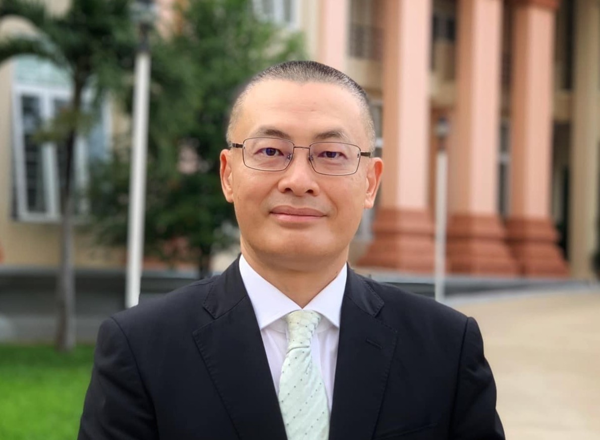 Dai su Vu Quang Minh: Khong nen tra tien de ve nuoc trai phep hinh anh