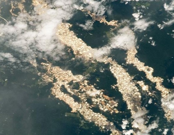 Anh chup tu ISS he lo 'dong song vang' Amazon hinh anh