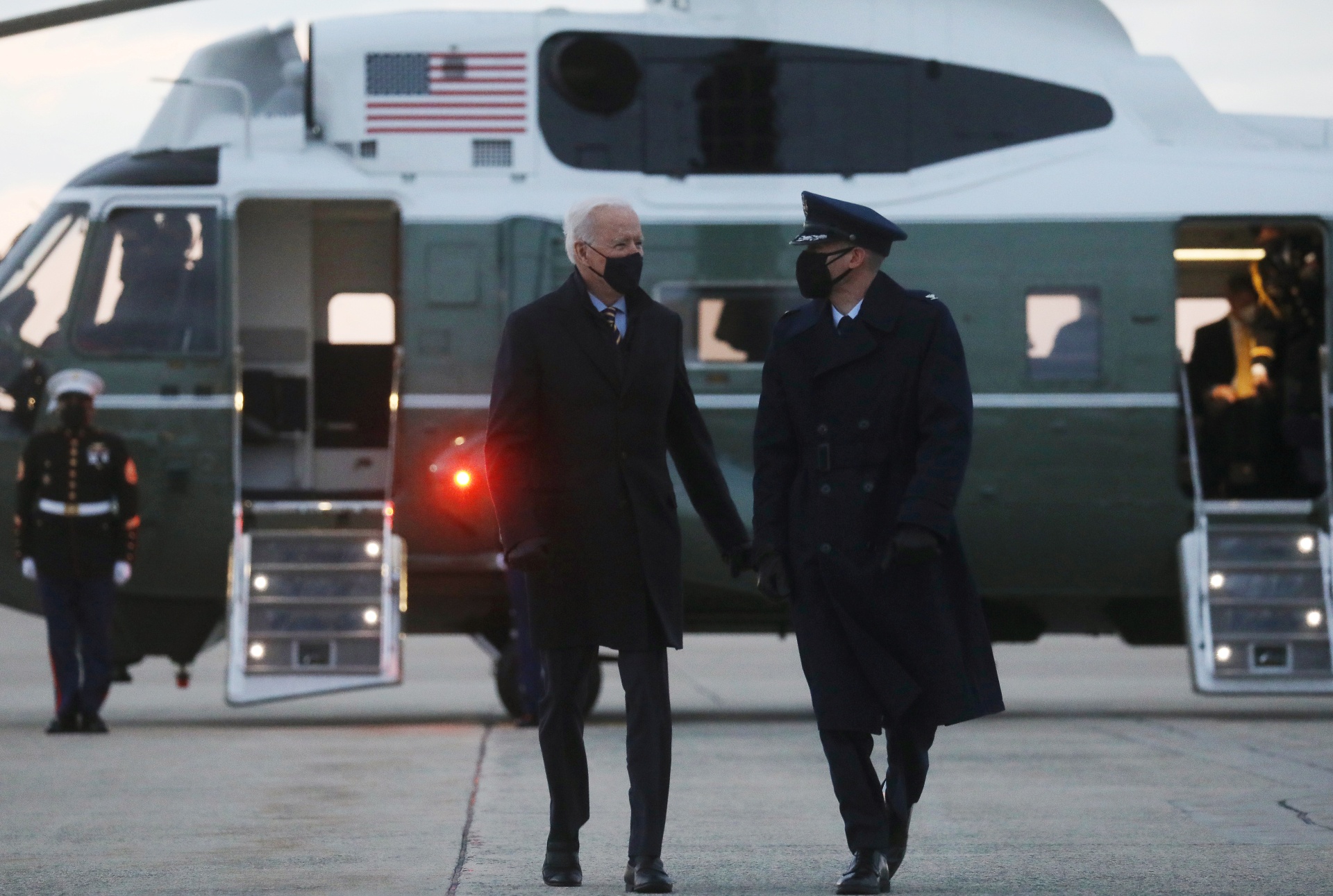 Chinh quyen Biden pha bo thoa thuan phut cuoi trong nhiem ky ong Trump hinh anh