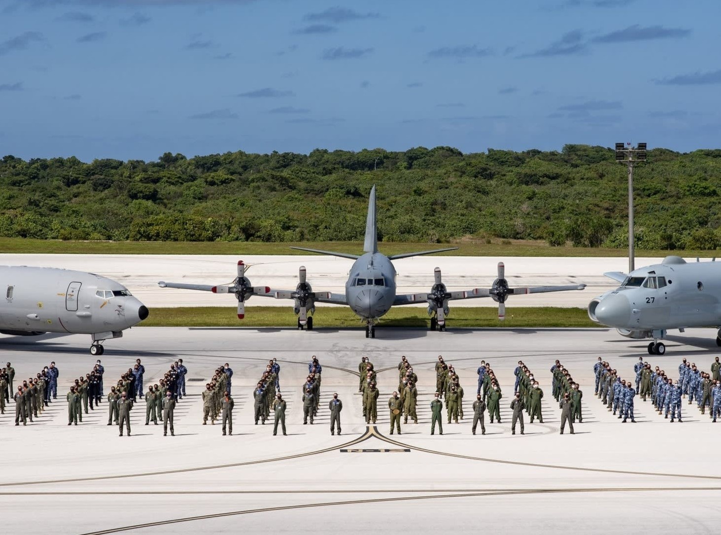 Bo Tu muon hop tac voi ASEAN truoc ap luc tu Trung Quoc hinh anh