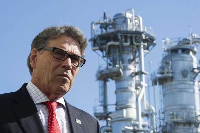 Cuu thong doc Texas khuyen dan chiu mat dien de giu doc lap luoi dien hinh anh