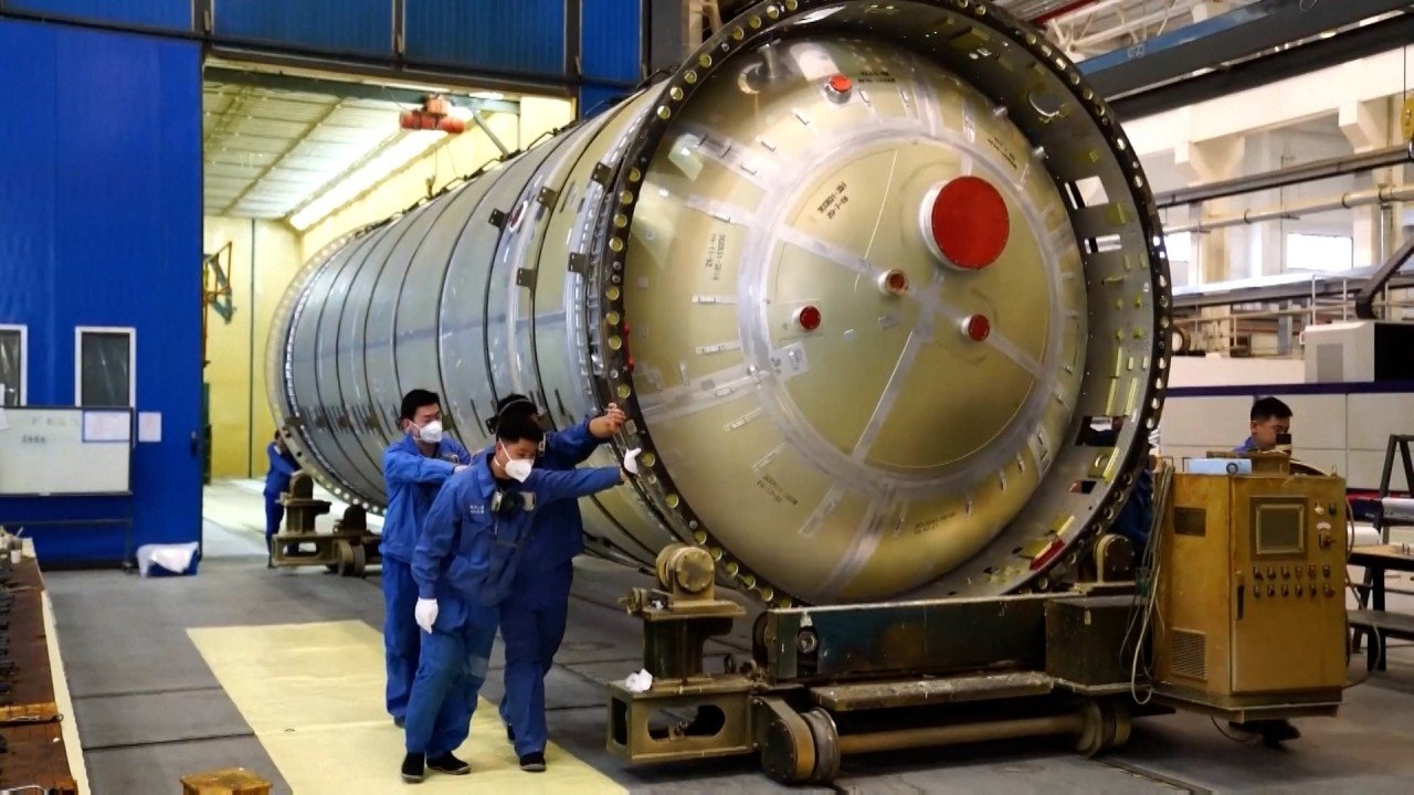 Quan doi Trung Quoc doi mat mot nam kho khan ve ngan sach anh 3