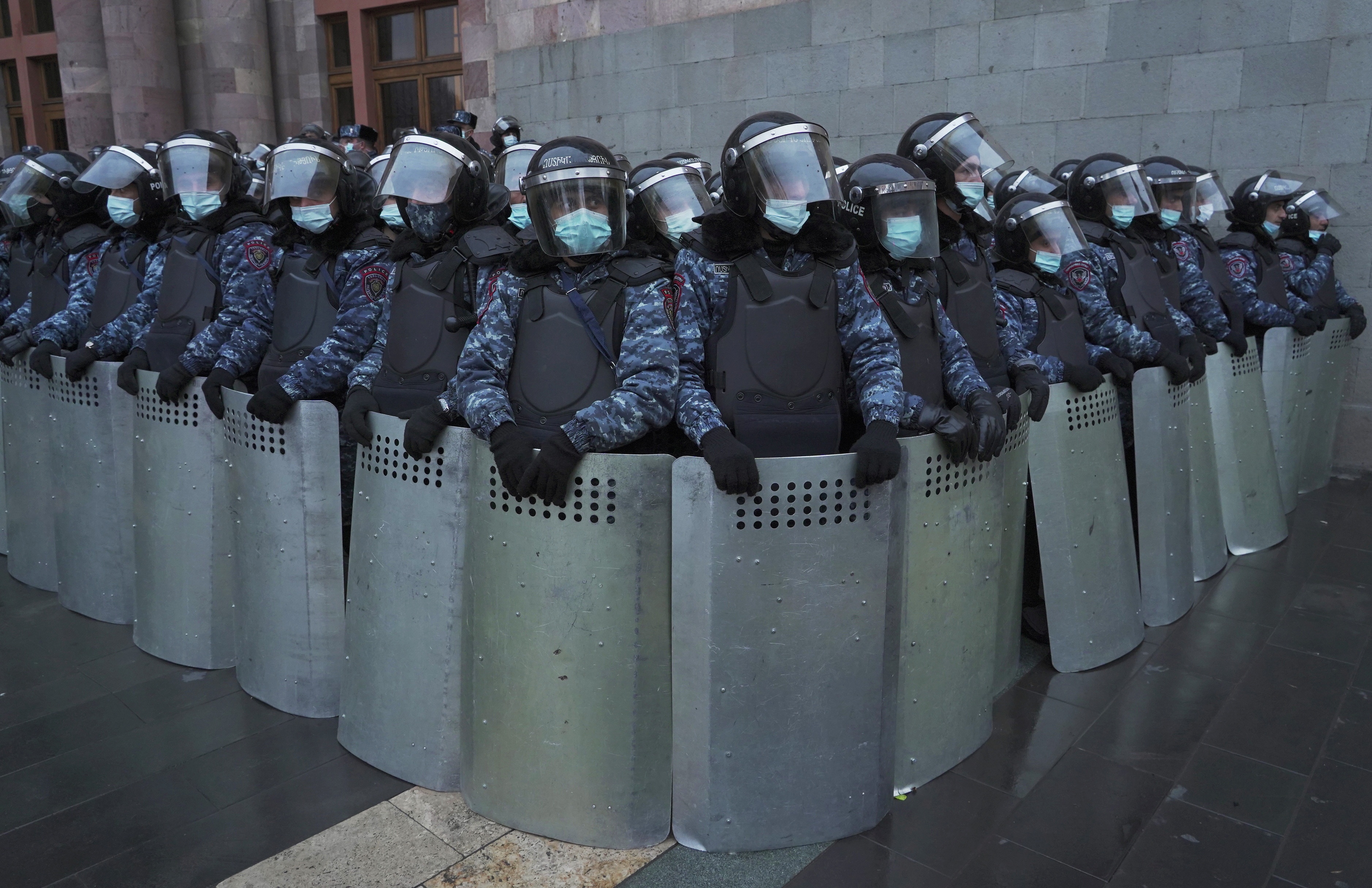 Thu tuong Armenia cao buoc quan doi muon dao chinh hinh anh