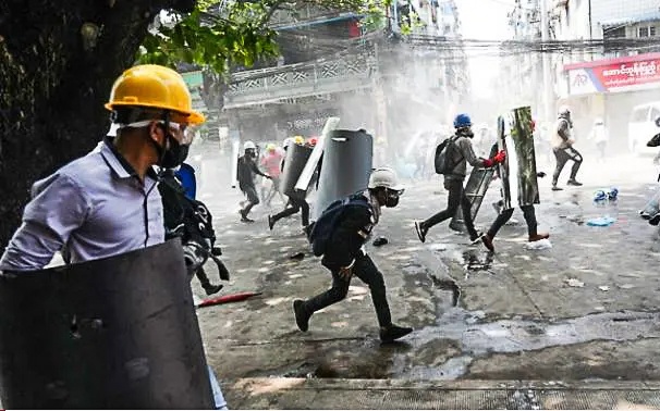 38 nguoi chet trong bieu tinh tai Myanmar hinh anh
