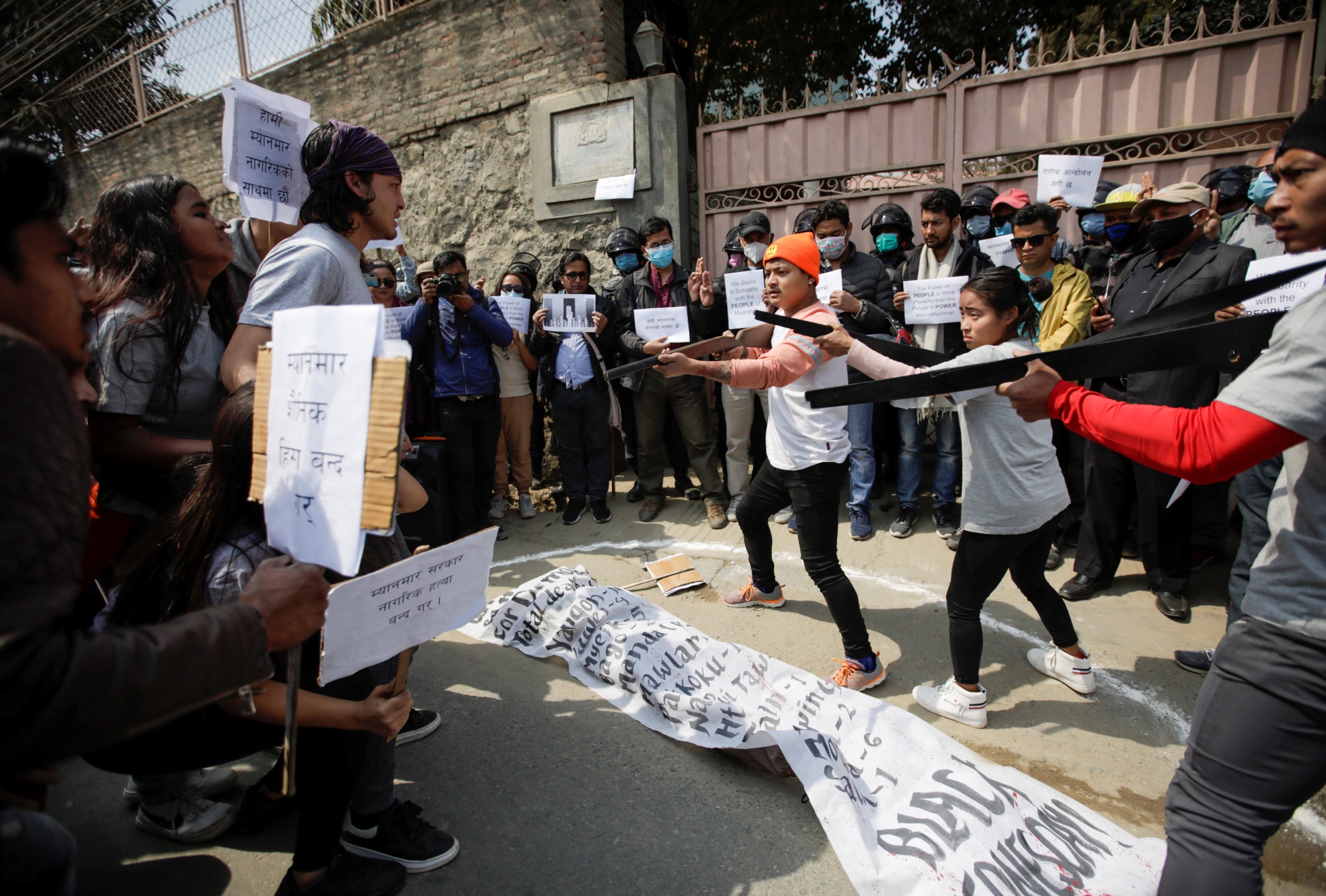 Hoi dong Bao an doi mat suc ep gia tang ve tinh hinh Myanmar hinh anh