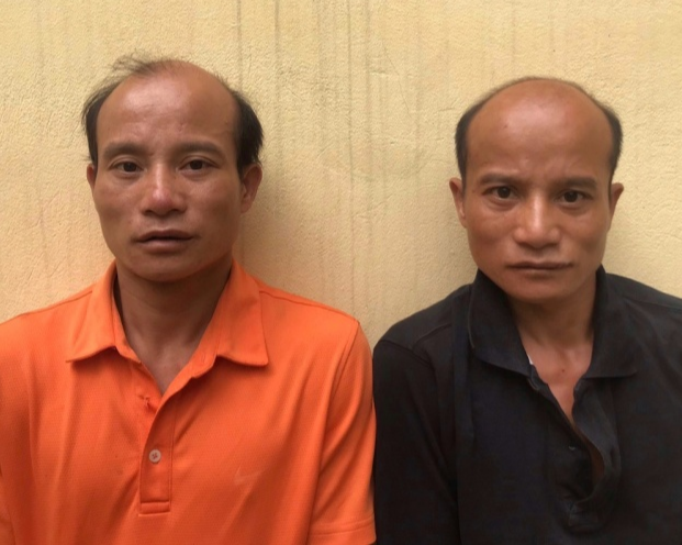 Hai anh em bi bat giu vi tan cong luc luong chuc nang hinh anh