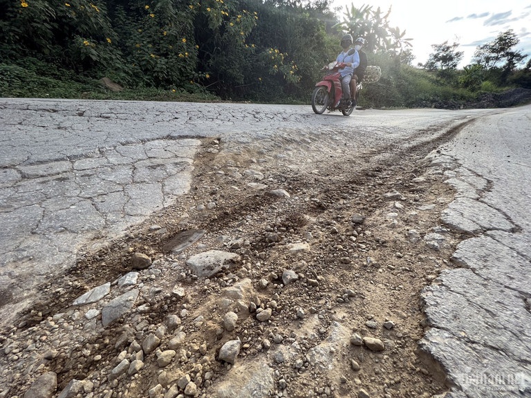 Duong tram ty dan vao di tich So Chi huy Dien Bien Phu xuong cap hinh anh