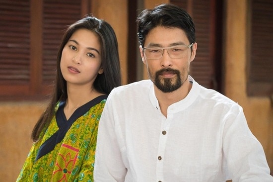 Ban gai Johnny Tri Nguyen giau danh tinh thi truyen tranh hinh anh