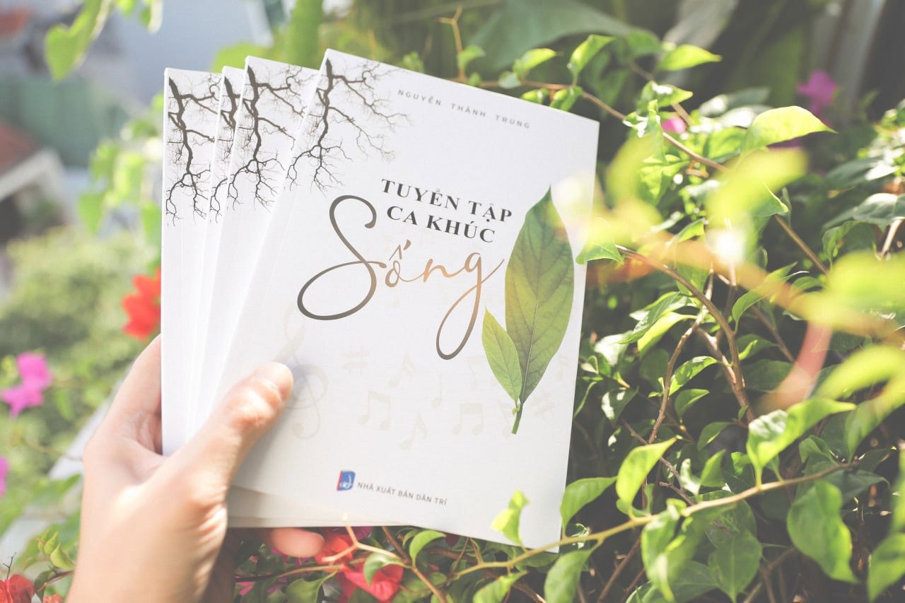 Nhac si Nguyen Thanh Trung ra mat sach lam cua de danh cho con hinh anh