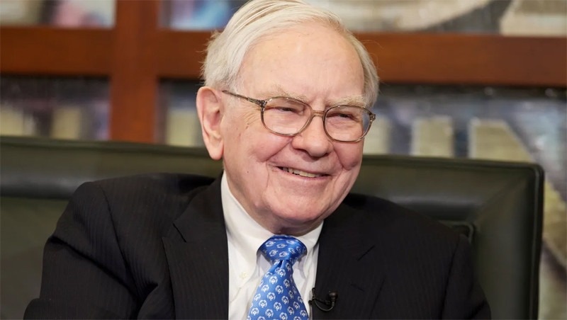 Ty phu Warren Buffett goi y 6 cuon sach giup ban sang suot hon hinh anh