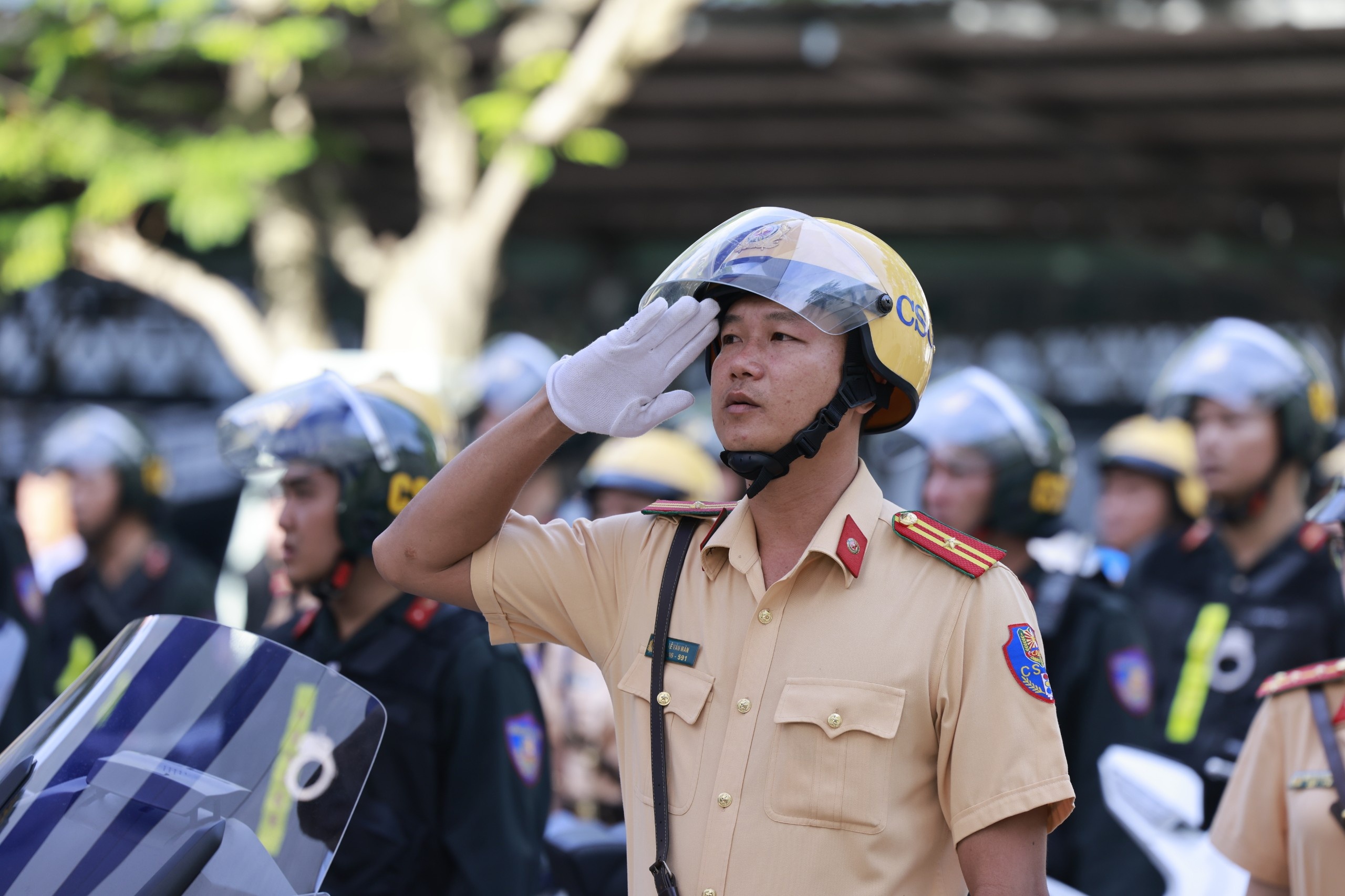 Cong an TP.HCM ra quan anh 7