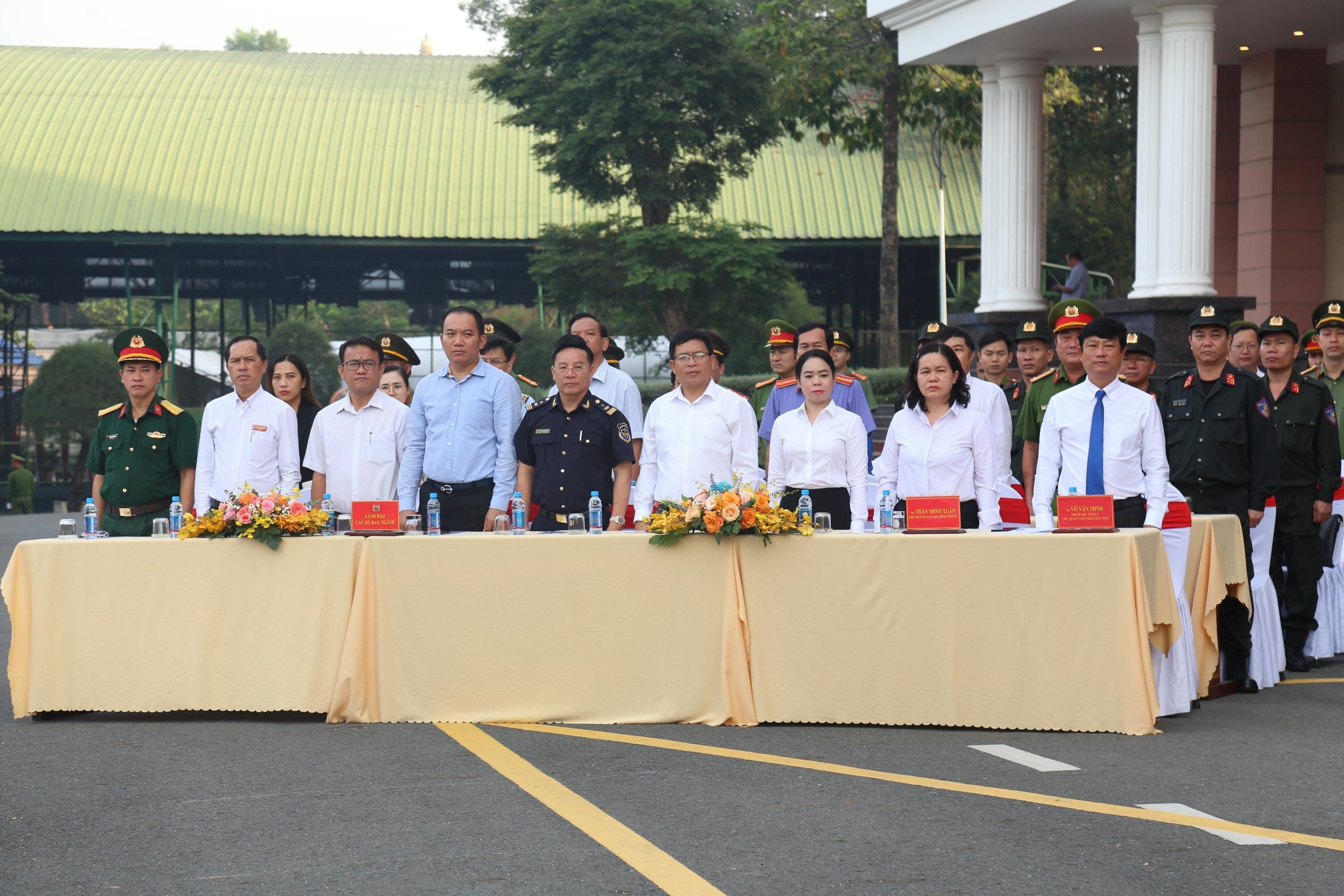 Binh Duong ra quan tet anh 2