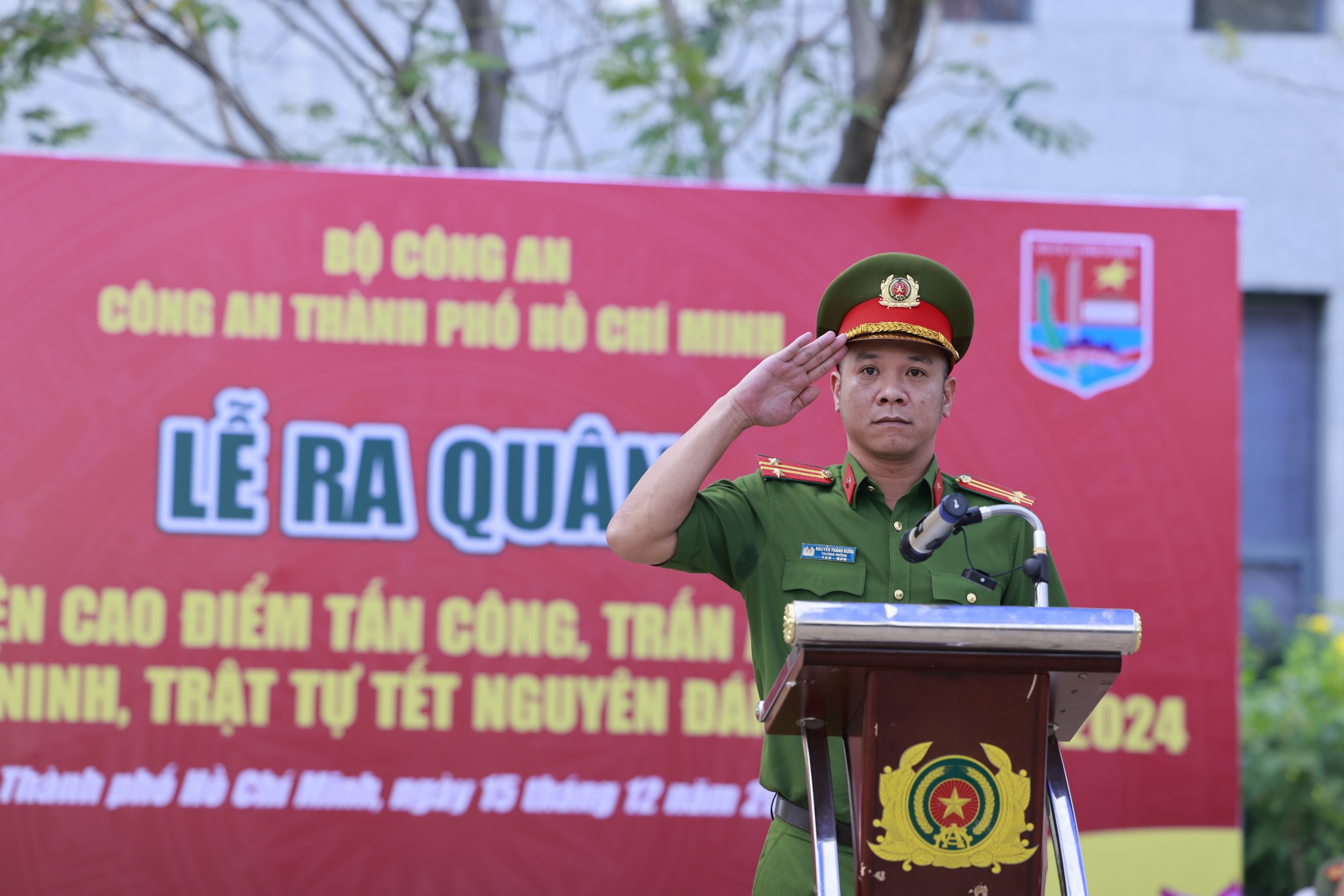 Cong an TP.HCM ra quan tran ap toi pham dip Tet Nguyen dan 2024 hinh anh