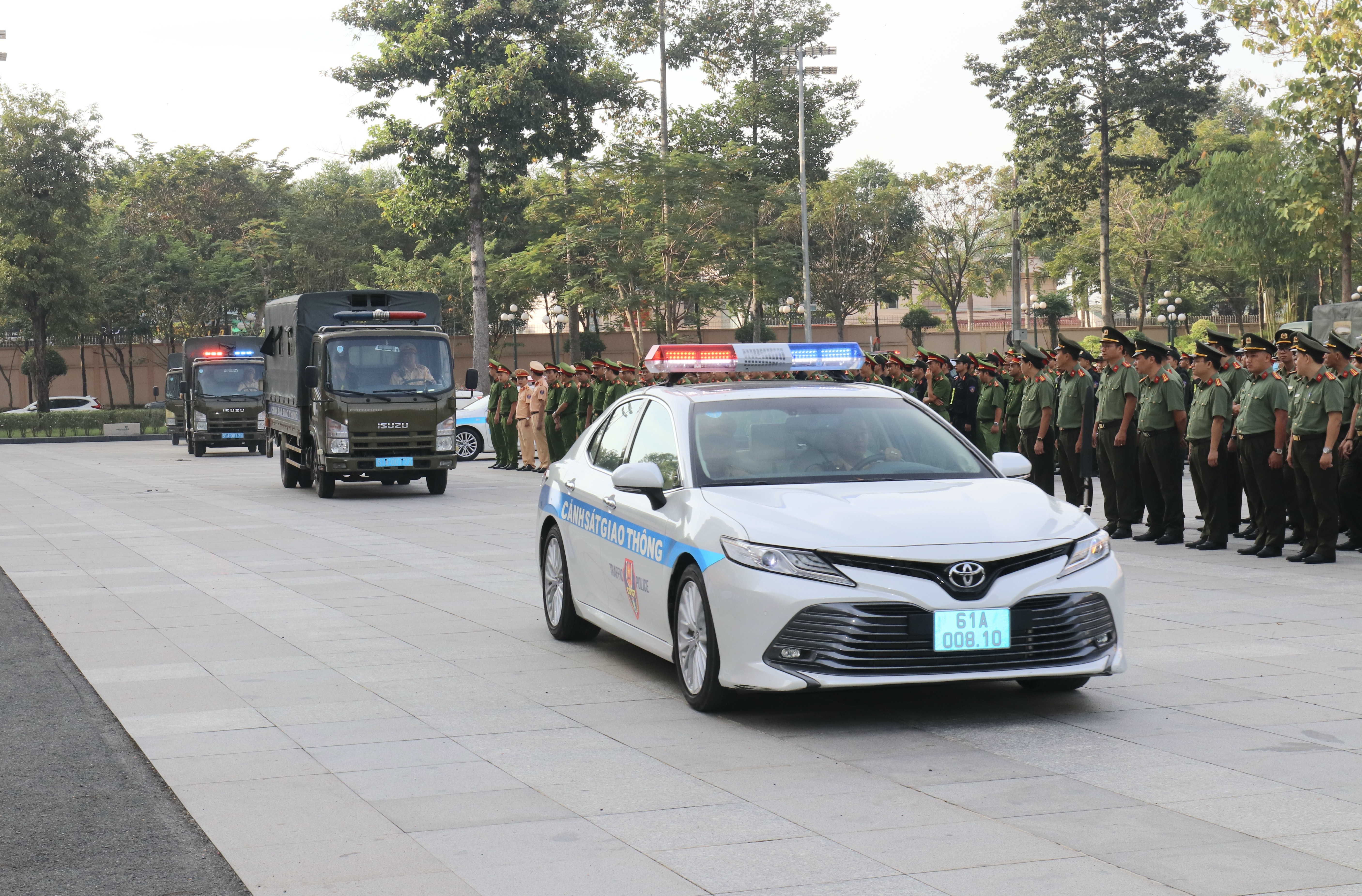 Binh Duong ra quan tet anh 7