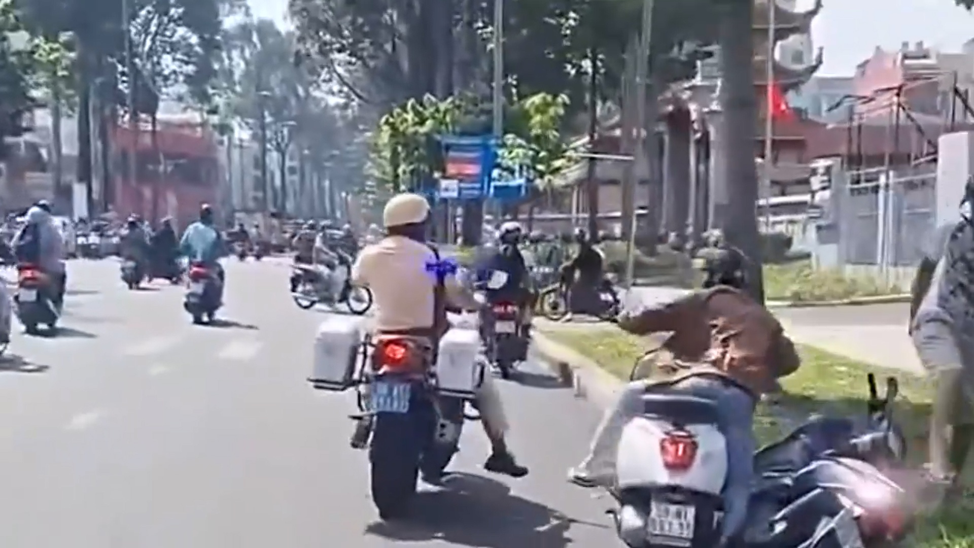 CSGT dap nguoi dan anh 1