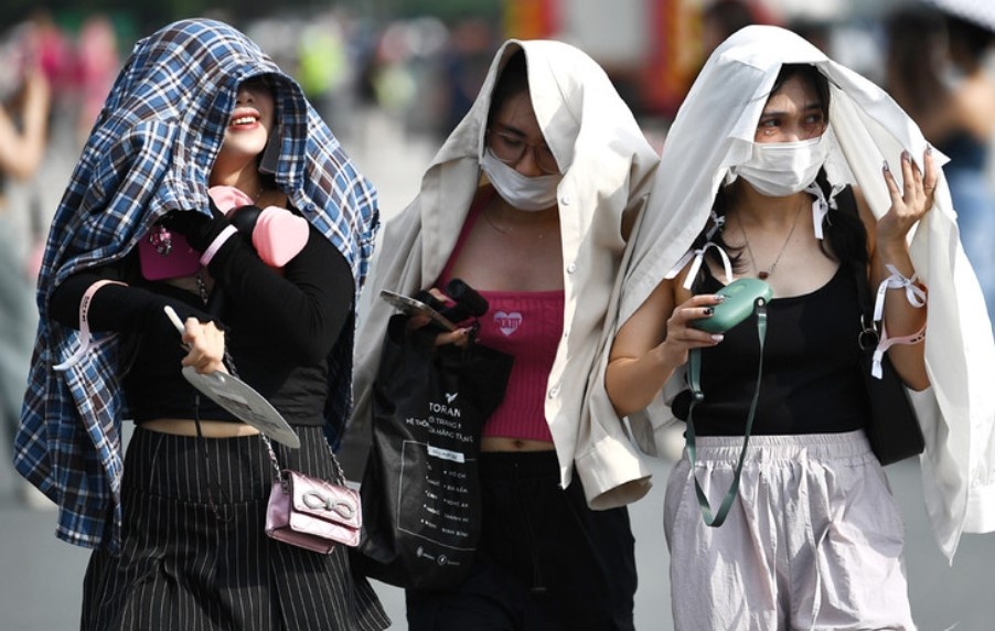 Du bao thoi tiet 15/12: Mien Bac nang 31 do, tu dem gio mua tran ve hinh anh