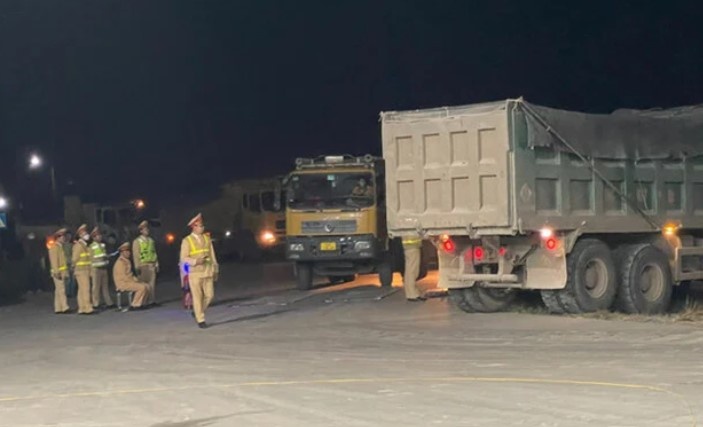 Thieu tuong Dinh Van Noi chi dao xu ly vu 37 xe qua tai hinh anh