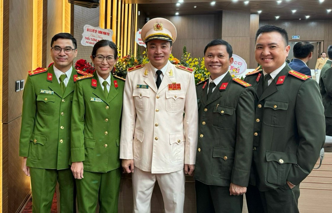 Pho giam doc Cong an TP.HCM Mai Hoang duoc thang ham thieu tuong hinh anh