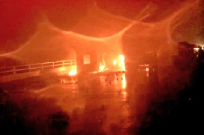 Hai xe dau keo tong nhau roi chay tren cao toc, 3 nguoi thuong vong hinh anh