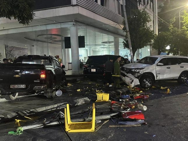 Tai xe xe ban tai dung ‘nuoc vui’, gay tai nan lien hoan o Mong Cai hinh anh