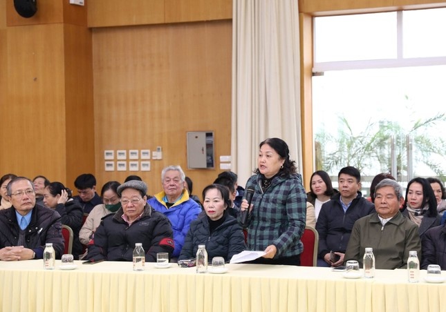 Nhieu hoat dong khong phu hop tai khong gian pho di bo ho Hoan Kiem hinh anh