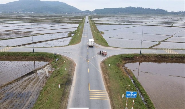 duong ven bien Ha Tinh anh 2